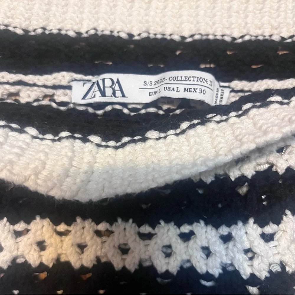 ZARA Black & Ecru Limited Edition Striped Sweater Jumper Size Large Gently Used